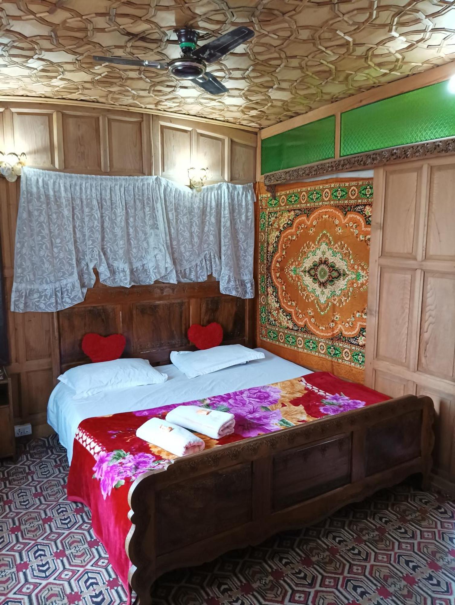 New Minar Group Of Houseboats Hotel Srinagar  Luaran gambar