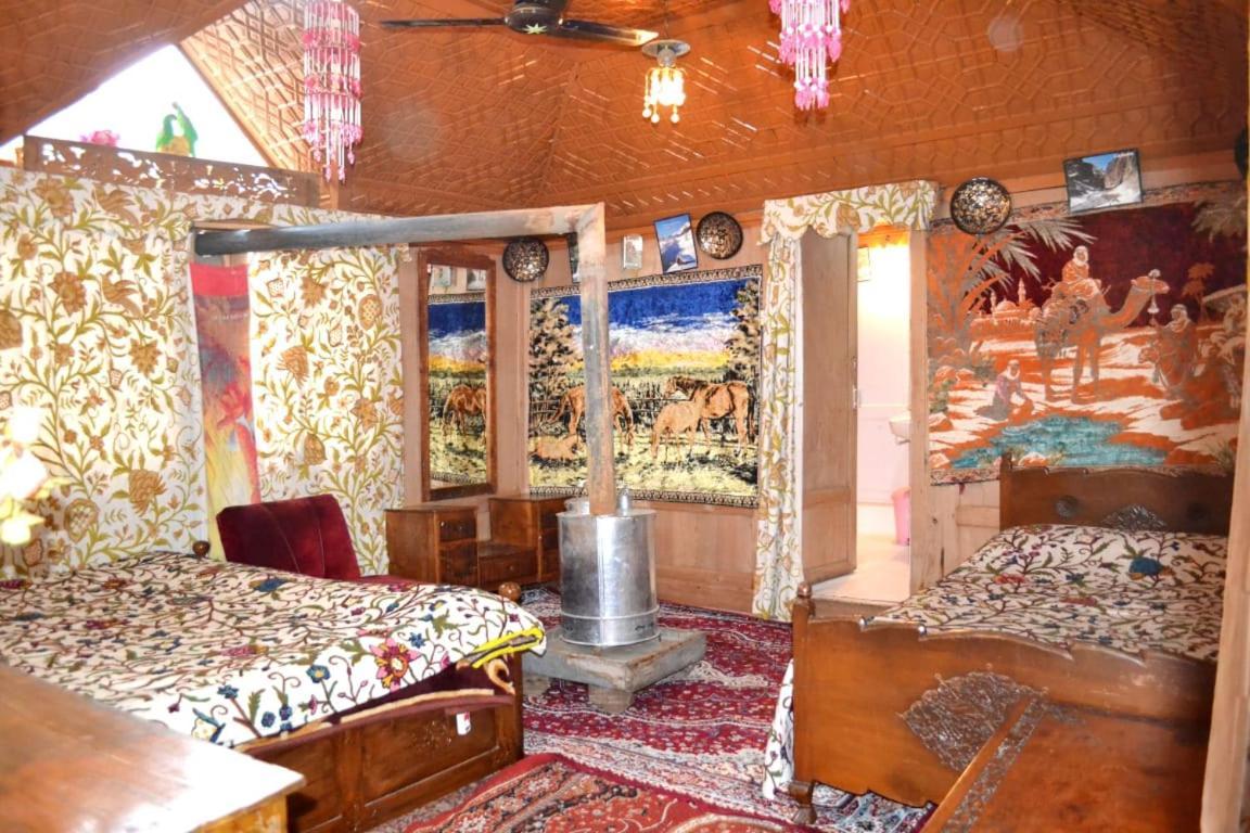 New Minar Group Of Houseboats Hotel Srinagar  Bilik gambar